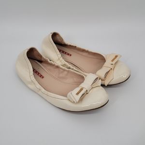 Prada Ivory Patent Leather Scrunch Flats Size 36.5 with Bow